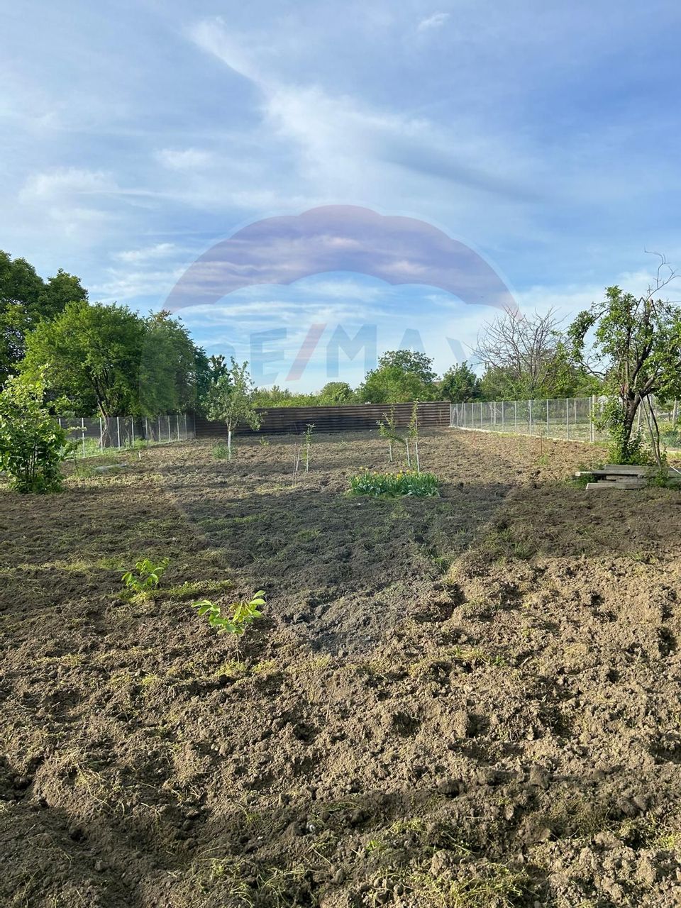 Casă Golesti cu 2 camere- teren 1296mp