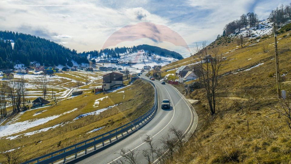 Teren intravilan CU PRIVELISTE DE POVESTE- Fundata- Romania