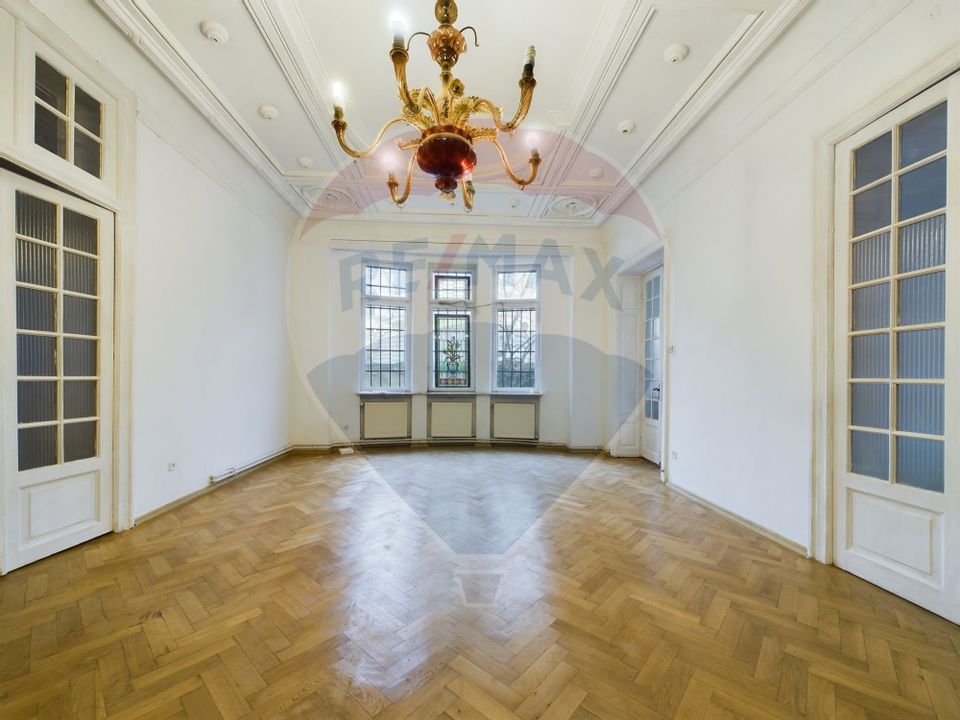De vanzare un spațiu comercial 5 camere Ultracentral