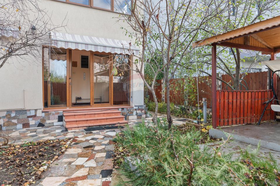 Casă / Vilă cu 6 camere de vânzare - Oraselul Copiilor