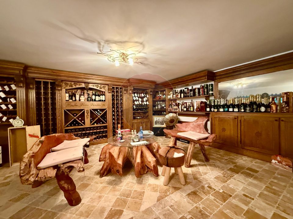 Vila cu piscina si teren 2350mp de vanzare in Mamaia Sat