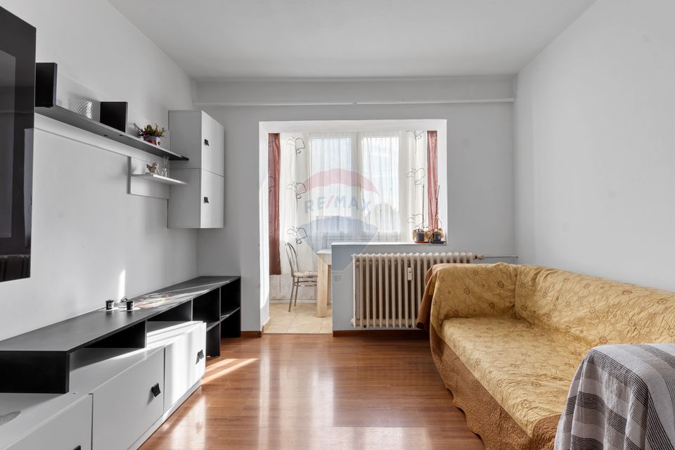 Apartament cu 3 camere de inchiriat- zona Vlaicu