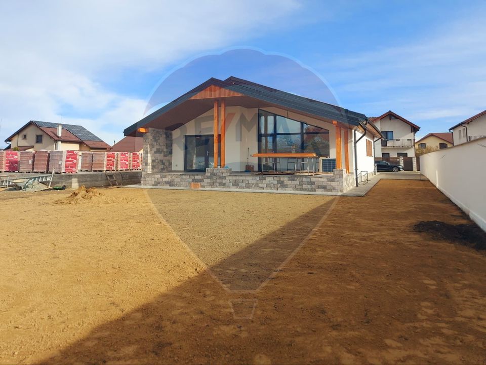 Comision 0 %! Casă cu 4 camere de vânzare în zona Stupini!