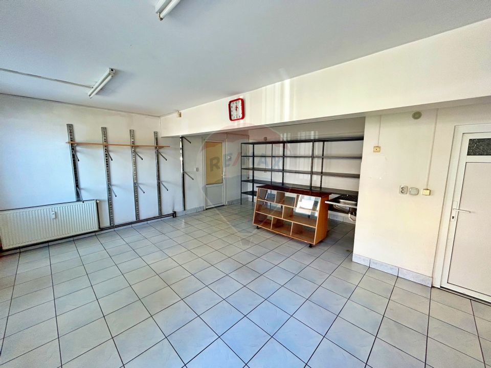 54sq.m Commercial Space for rent, Confectii area