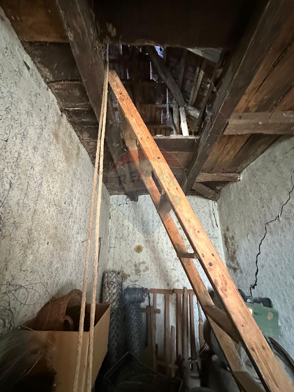 GOSPODARIE - liniste - natura - DE VANZARE