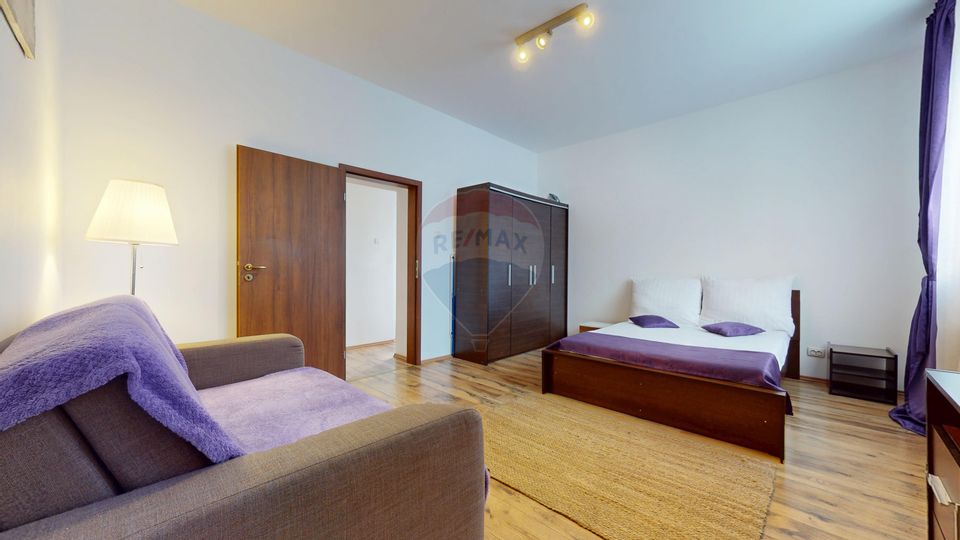 Apartament modern cu 3 camere în Centrul Istoric pe Republicii 44