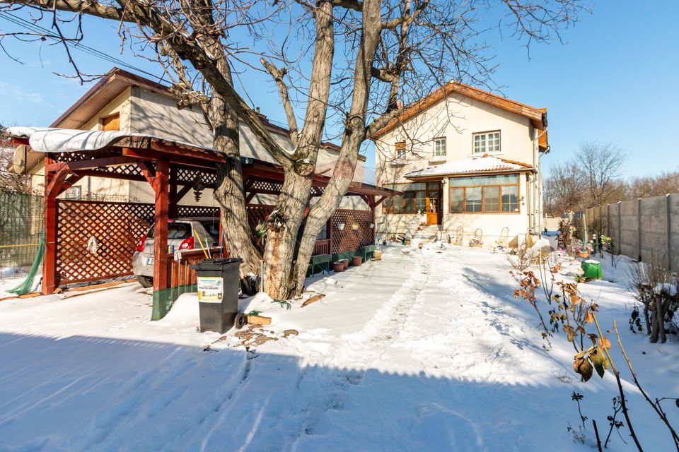 Casă / Vilă cu 4 camere de vânzare în zona Giulesti Sarbi