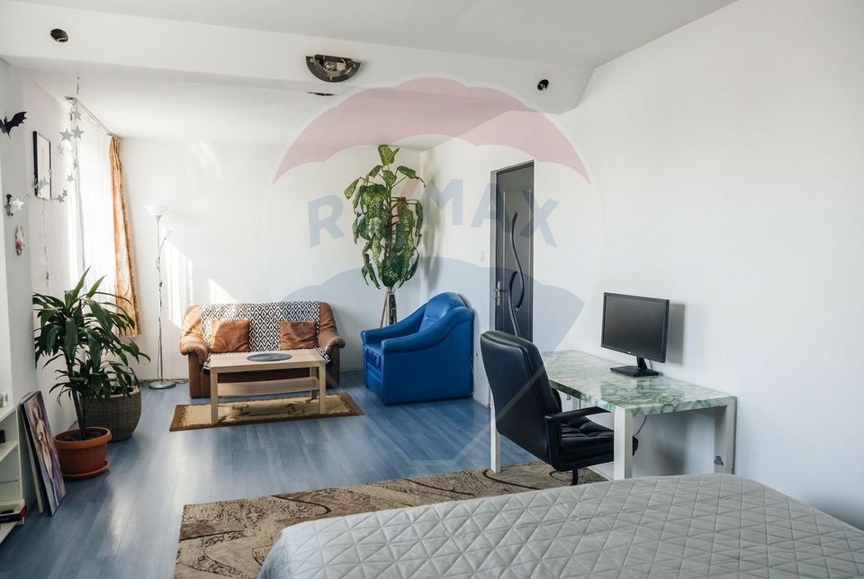 8 room House / Villa for sale, Sud-Est area