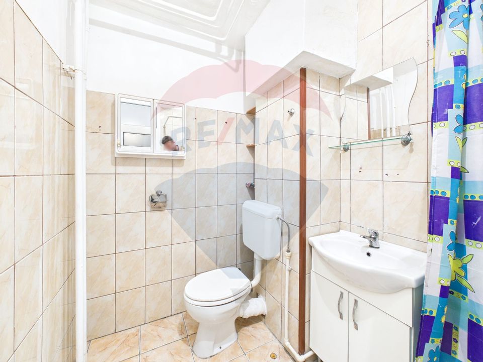 Apartament cu 4 camere de vânzare în zona Rahova