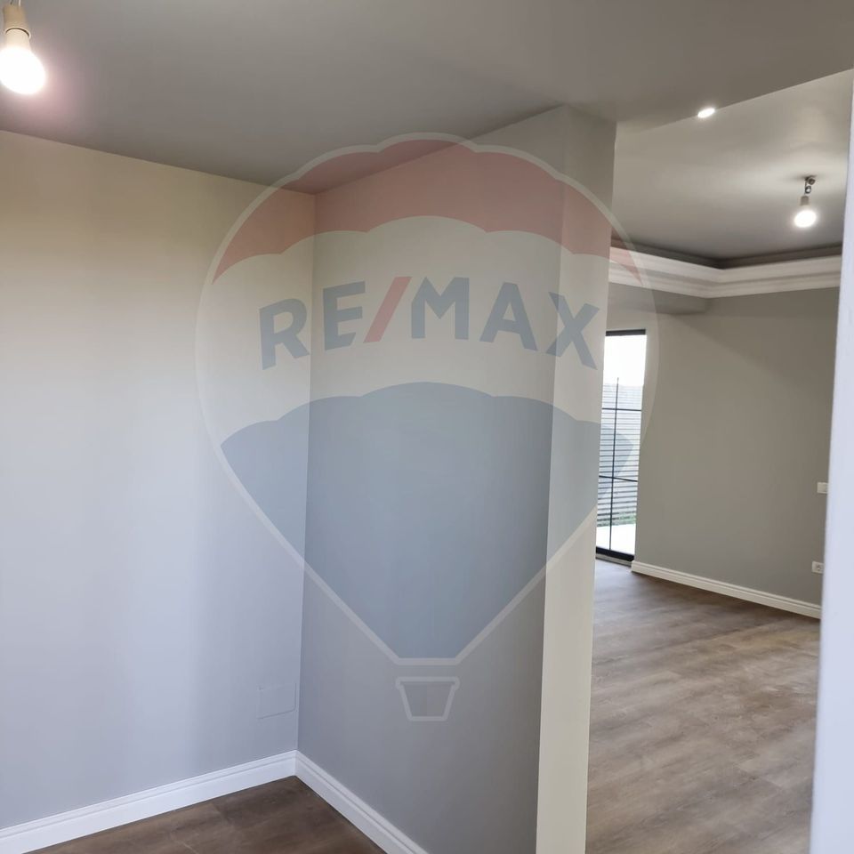 DE VANZARE Vila tip Quadruplex OTOPENI