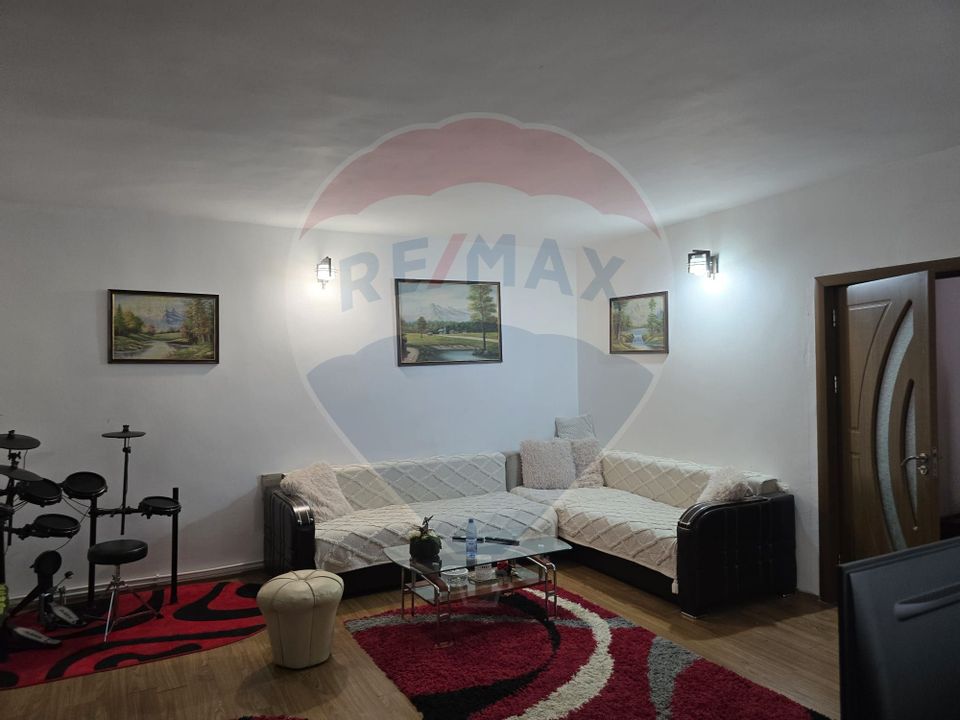 Casă / Vilă cu 5 camere de vânzare în zona George Enescu