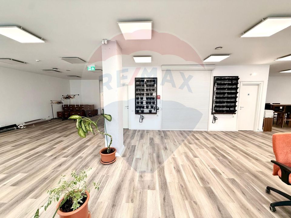 De închiriat spațiu Comercial/ de Birouri modern, Central