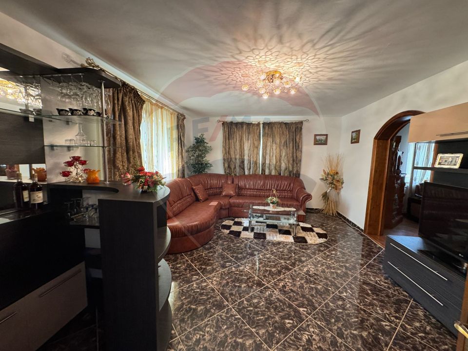 6 room House / Villa for sale