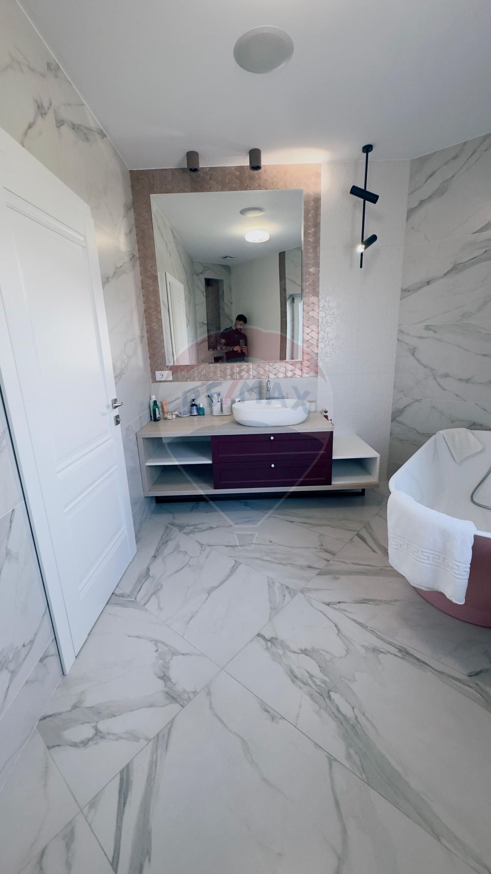 Proprietate premium în Filiași, locuință de lux cu spații comerciale