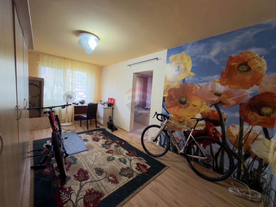 Apartament cu 4 camere de închiriat în zona Rogerius