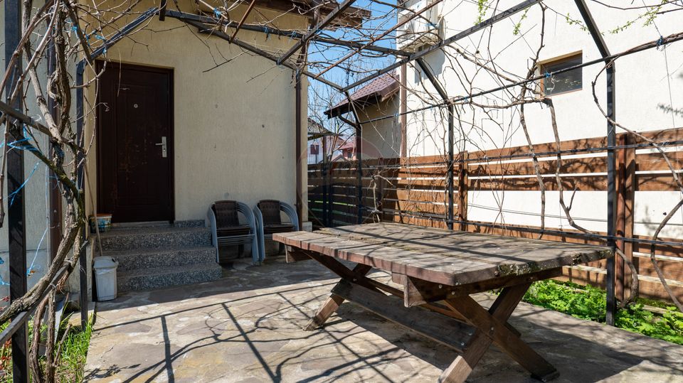 Vanzare vilă Bacu P+1+Pod, livadă, acces rapid A0/A1/Centură