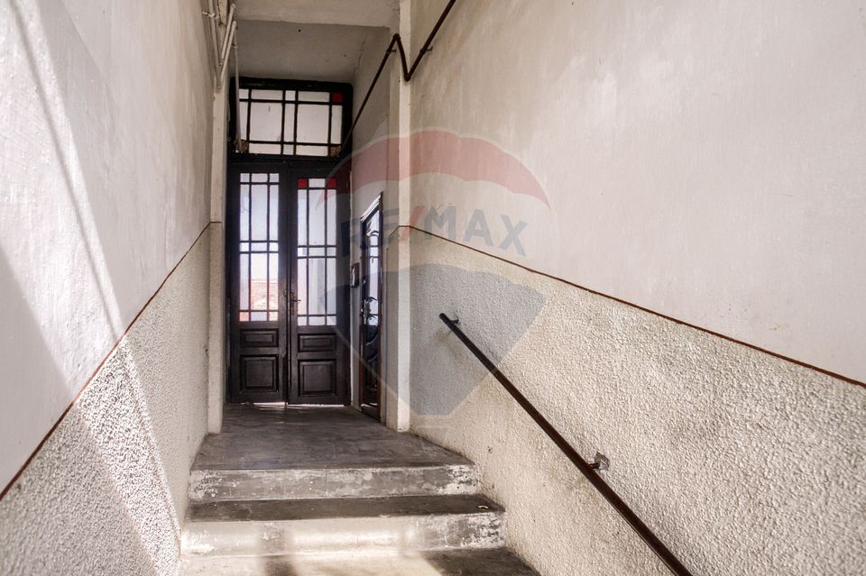 Apartament 4 camere spațioase,  curte,  zona Piata Catedralei