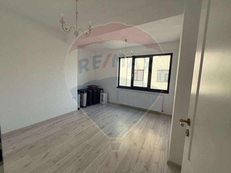 Apartament Decomandat Central 3 camere, 2 bai + loc de parcare privat