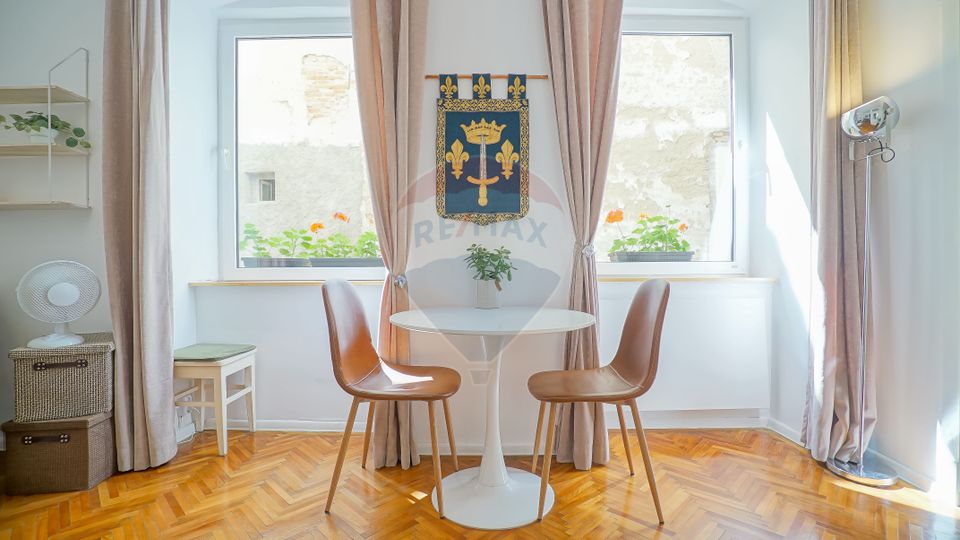 REZERVAT! Apartament renovat, modern, în inima Centrului Istoric