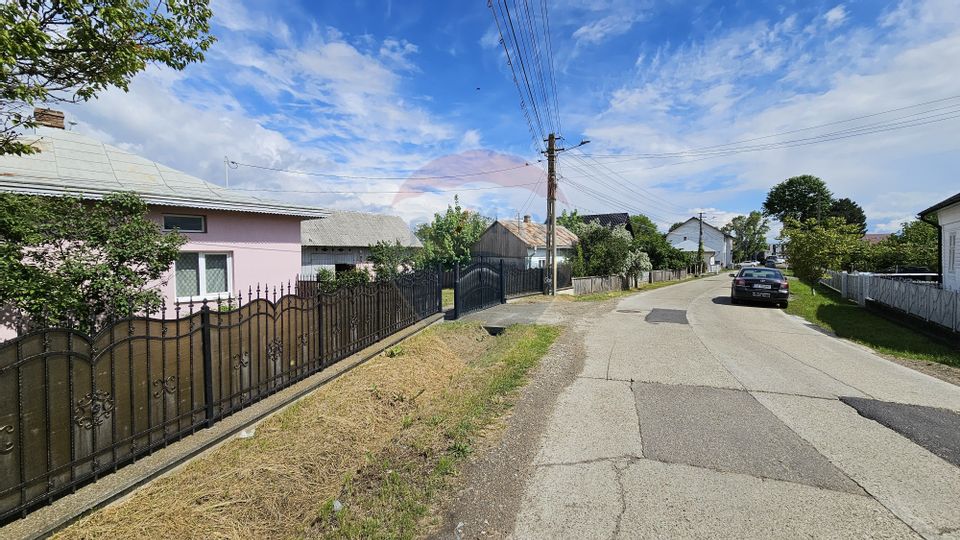 Casă  cu 3 camere, teren intravilan de 1300mp în Ipotești Tișăuți, SV