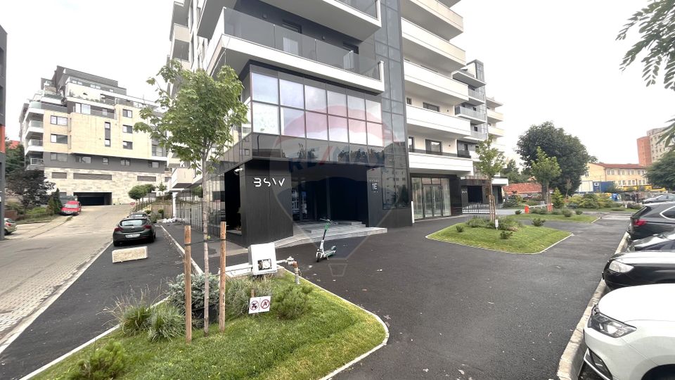 105sq.m Commercial Space for rent, Central area