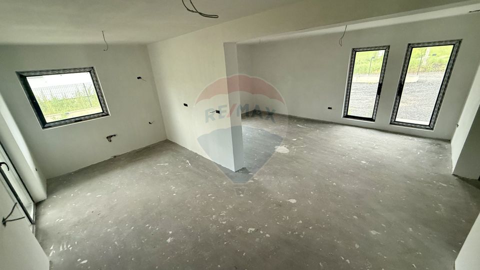 6 room House / Villa for sale, Est area