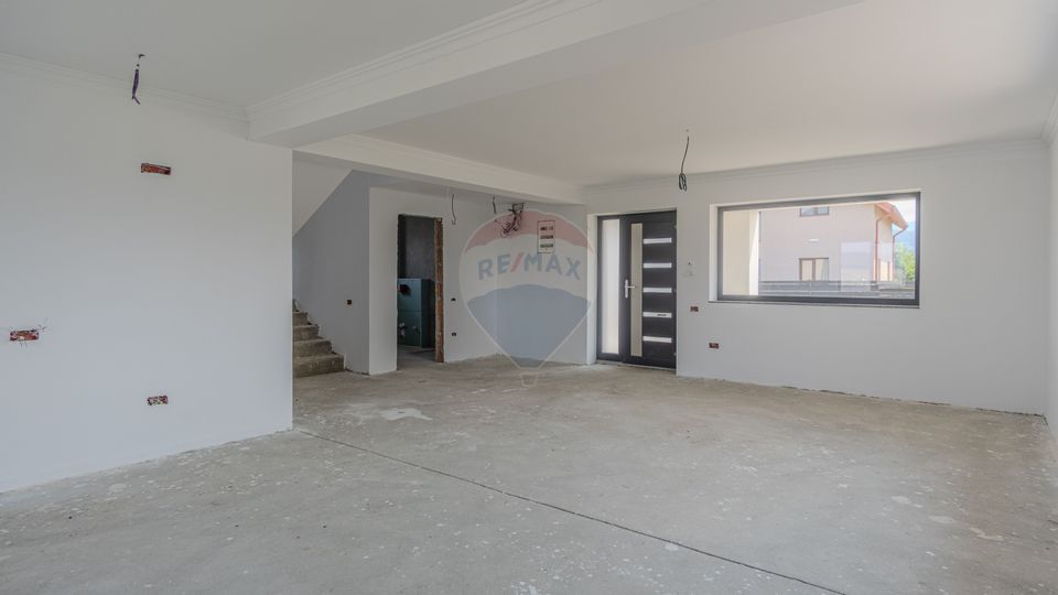 Casa moderna, la cheie, in Cristian – Str. Carpati