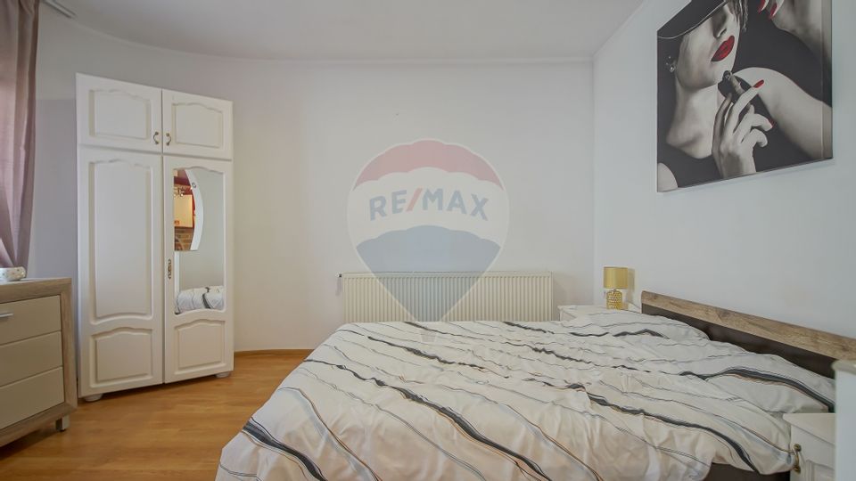 8 room House / Villa for sale, Aurel Vlaicu area