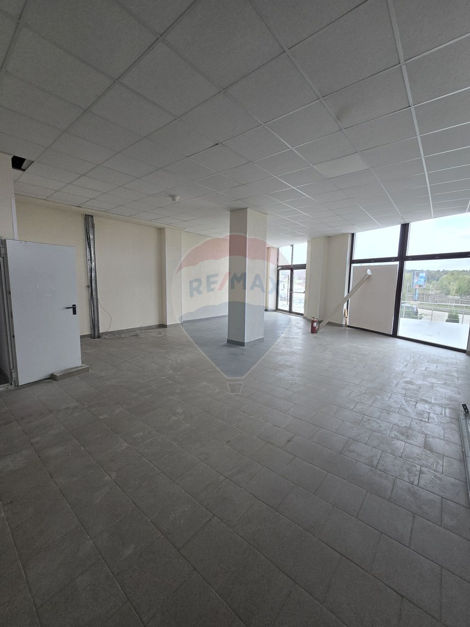 464sq.m Commercial Space for rent, Central area