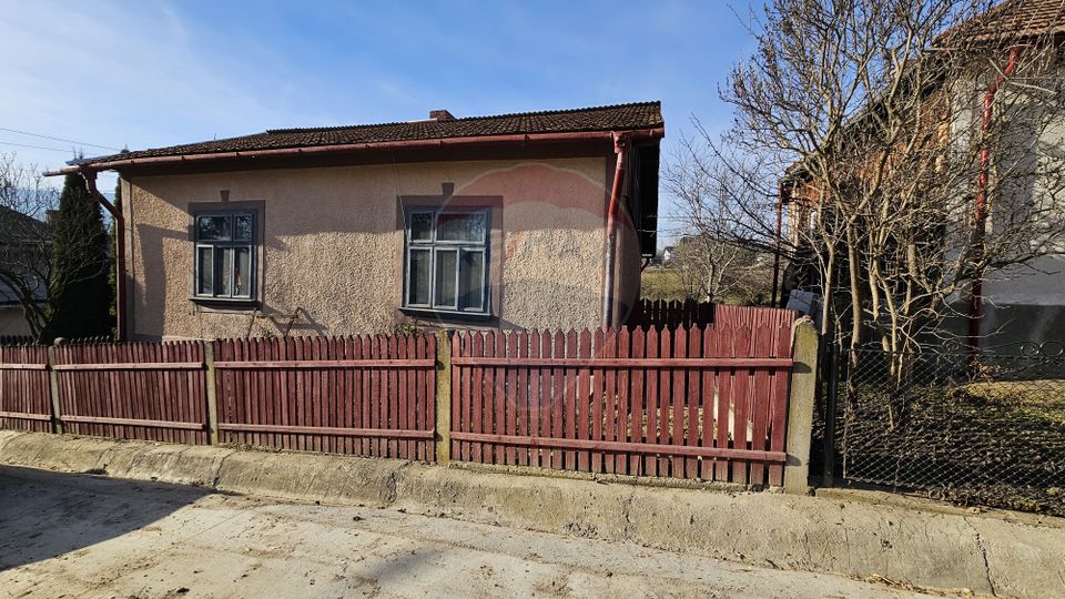 Casă / Vilă cu 3 camere de vânzare-Cacica-Suceava