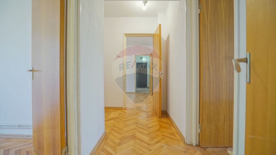 Apartament cu 3 camere de vânzare în Centrul Civic, B-dul Victoriei