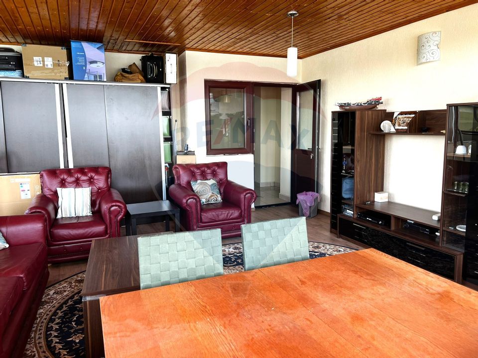 Apartament cu 6 camere de vânzare în zona Fundeni