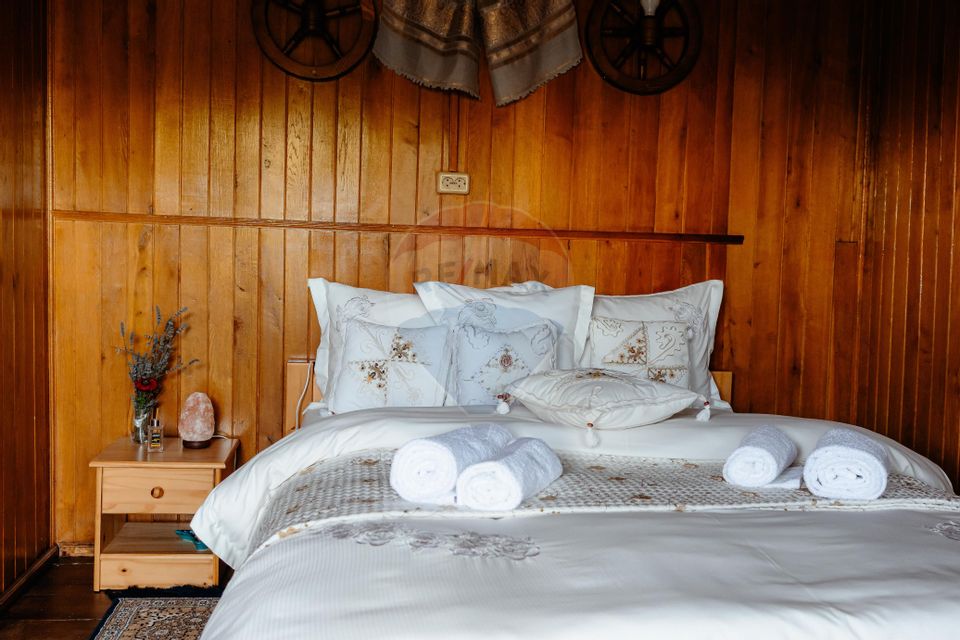 Vânzare pensiune renovată 2025 – 6 camere, Corbșori (Poenari)