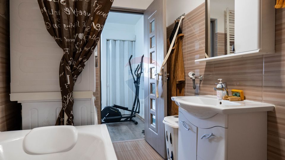 4 room House / Villa for sale, Exterior Est area