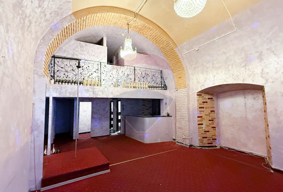 385sq.m Commercial Space for rent, Unirii area