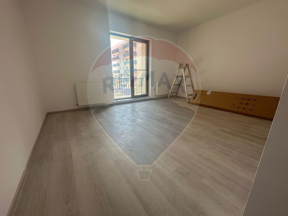 Apartament nou 3 camere de închiriat Nemobilat/Mobilat