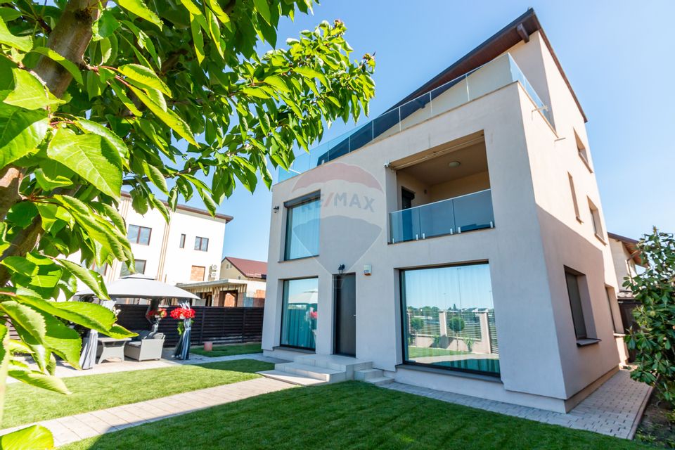 Vanzare Vila Individuala mare | 7 camere, 2 terase | P+1+2R | Curte