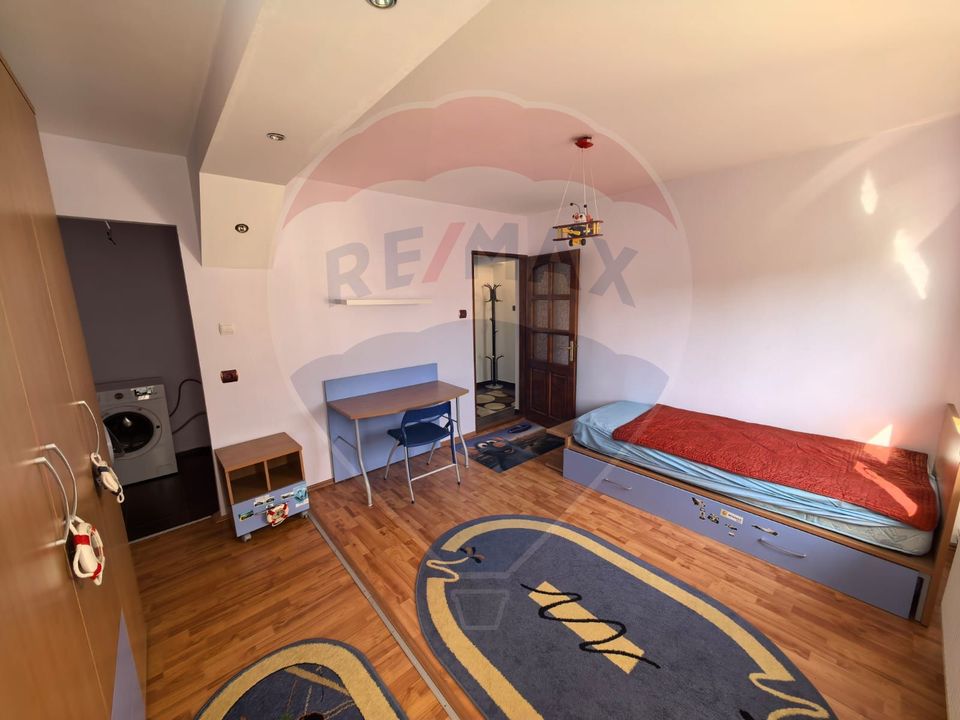 Prima închiriere - Apartament 3 camere + garaj în zona Central