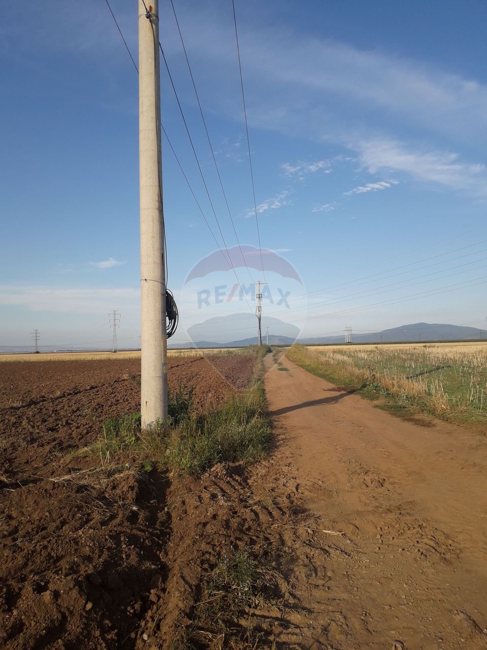 Land 28,000sqm Harman / None