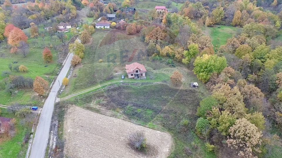 Casă la roșu de vânzare – 6.400 mp teren – Copalnic Mănăștur