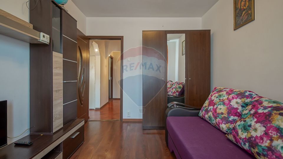 3 room Apartment for sale, Tractorul area