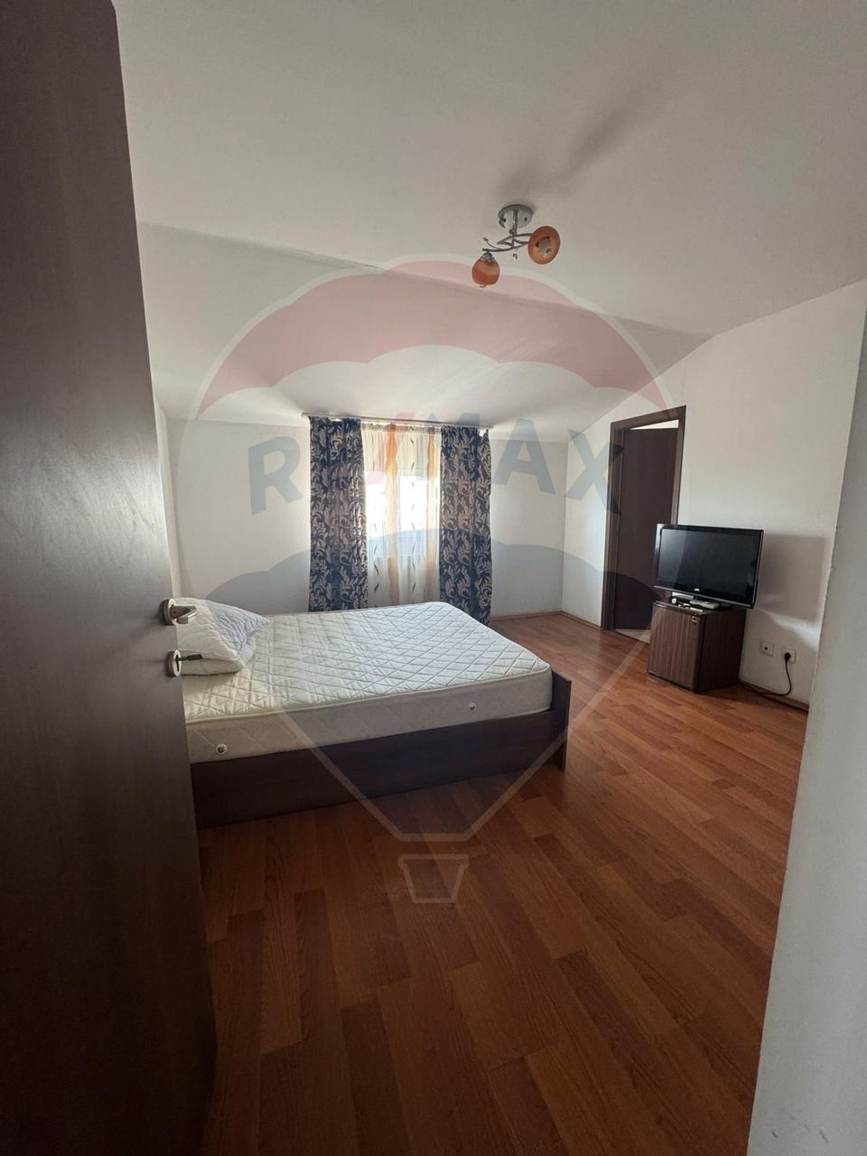 Spațiu comercial de 900mp de închiriat în zona Romanesti