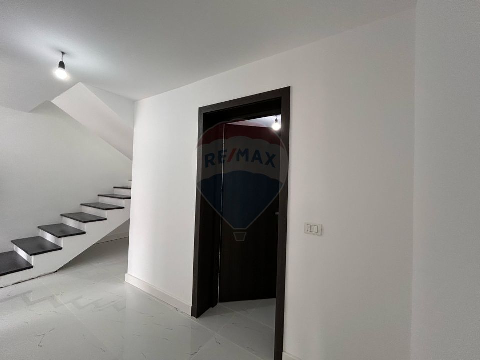 Casă / Vilă cu 5 camere de vânzare