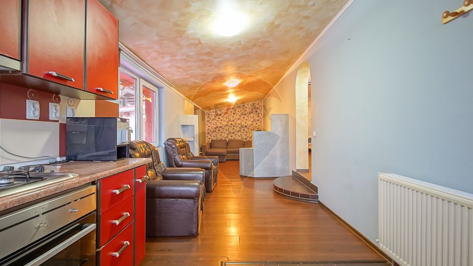 Casă cu 6 camere de vânzare în Azuga, Comision 0%!