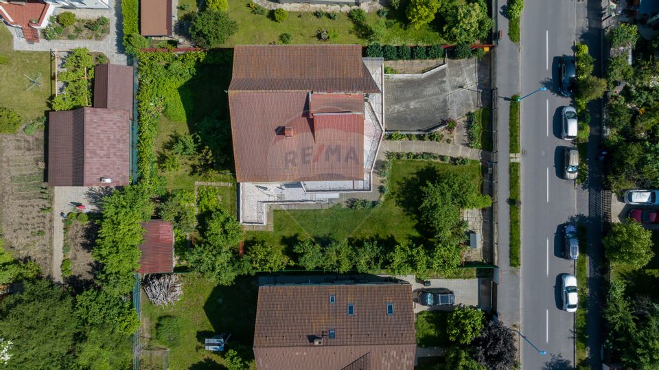 Vila impunatoare, rezidenta cu pretentii, Tractorul, Brasov