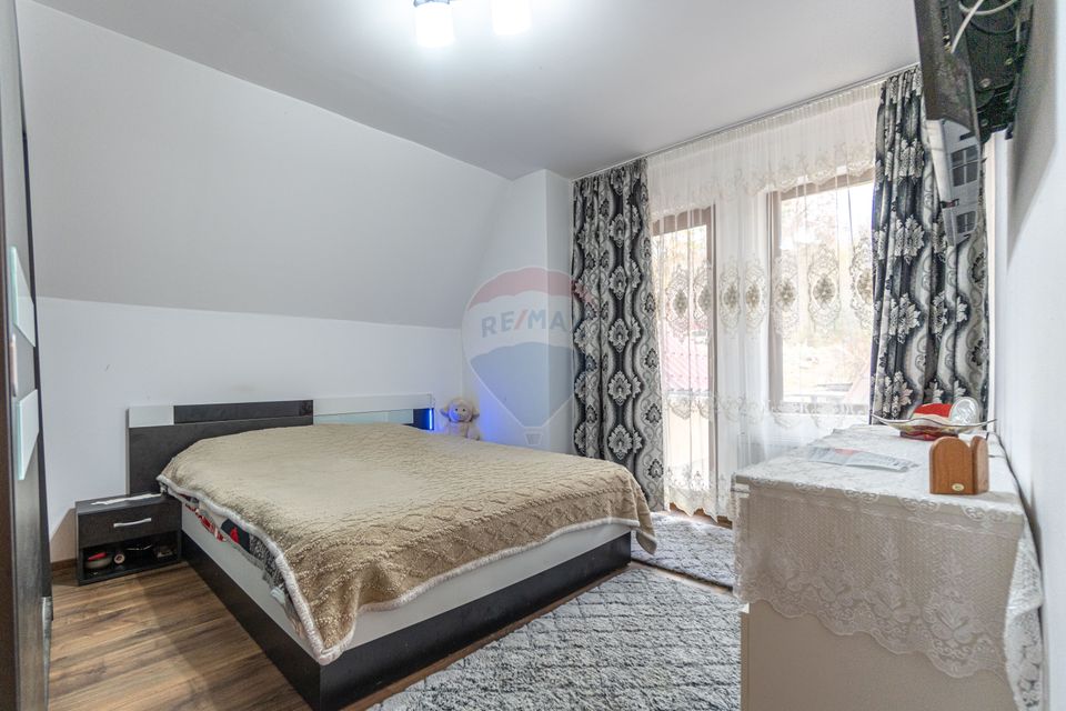 Casă / Vilă cu 6 camere de vânzare in Tarlungeni