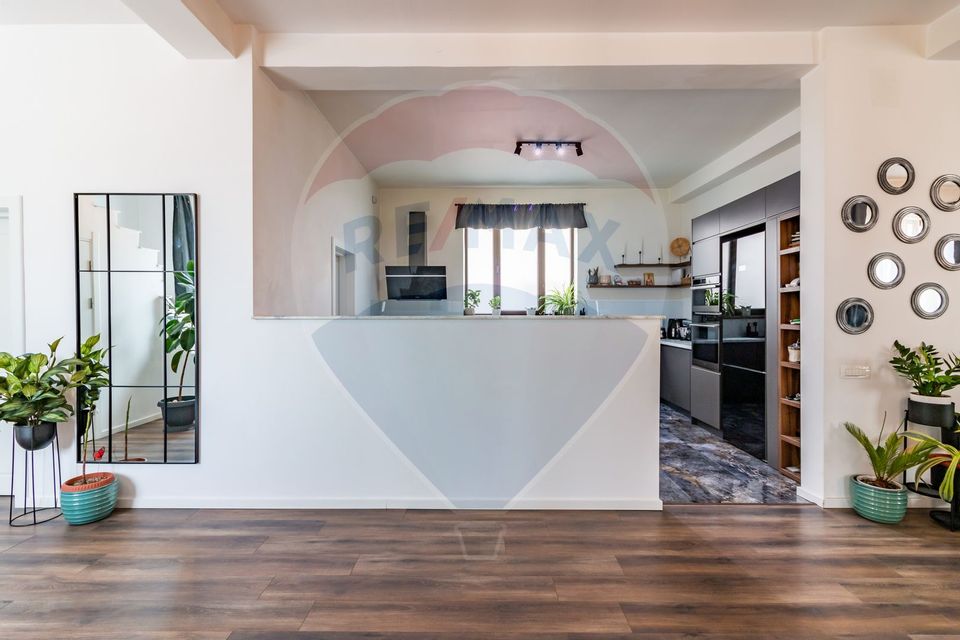 8 room House / Villa for sale