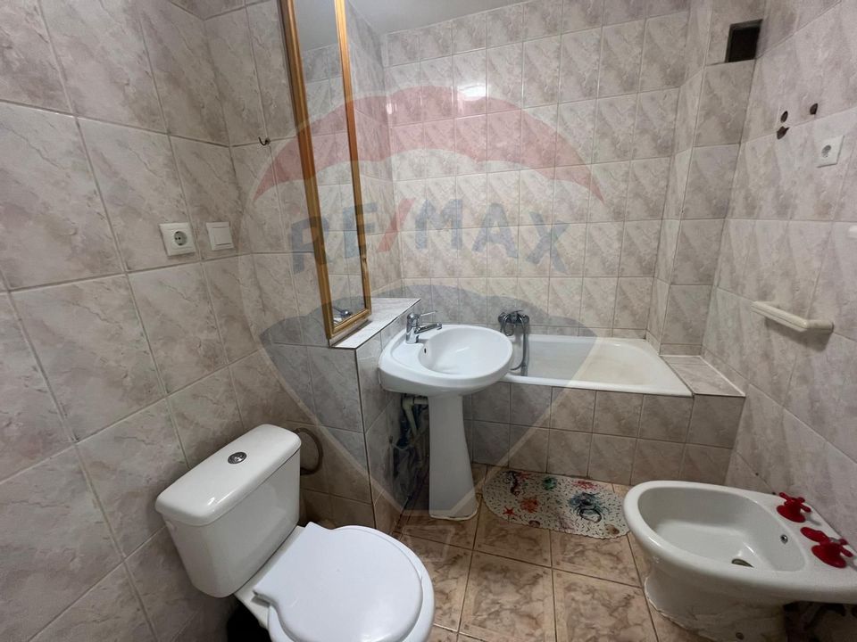 Apartament cu 3 camere de vânzare în zona Narcisa