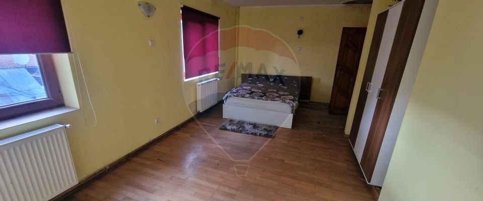Vilă S+P+1E+M cu 7 camere de vânzare în TG. OCNA