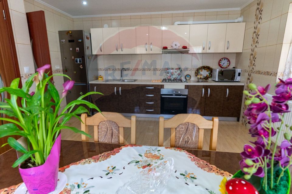 Casă / Vilă Sesuri, jud Hunedoara